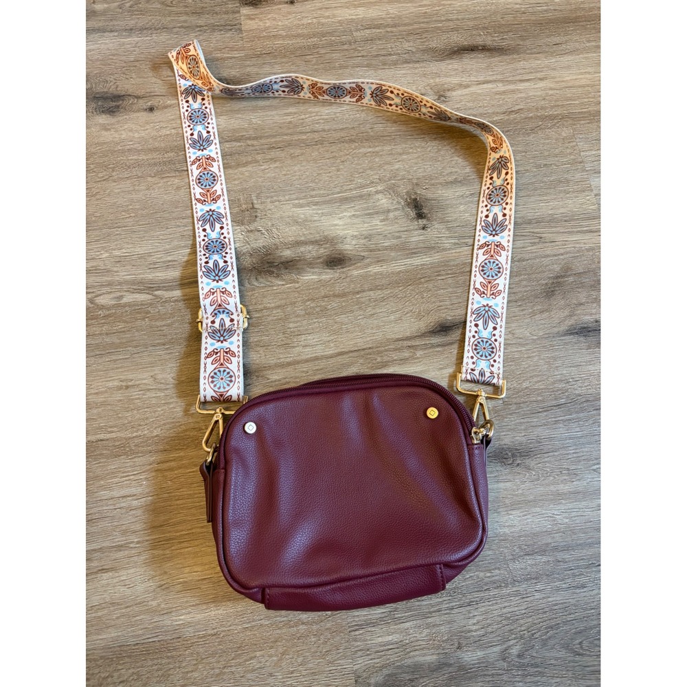Thirty-One Crossbody Bag Burgundy Vegan Leather Boho Floral Guitar Strap Gold